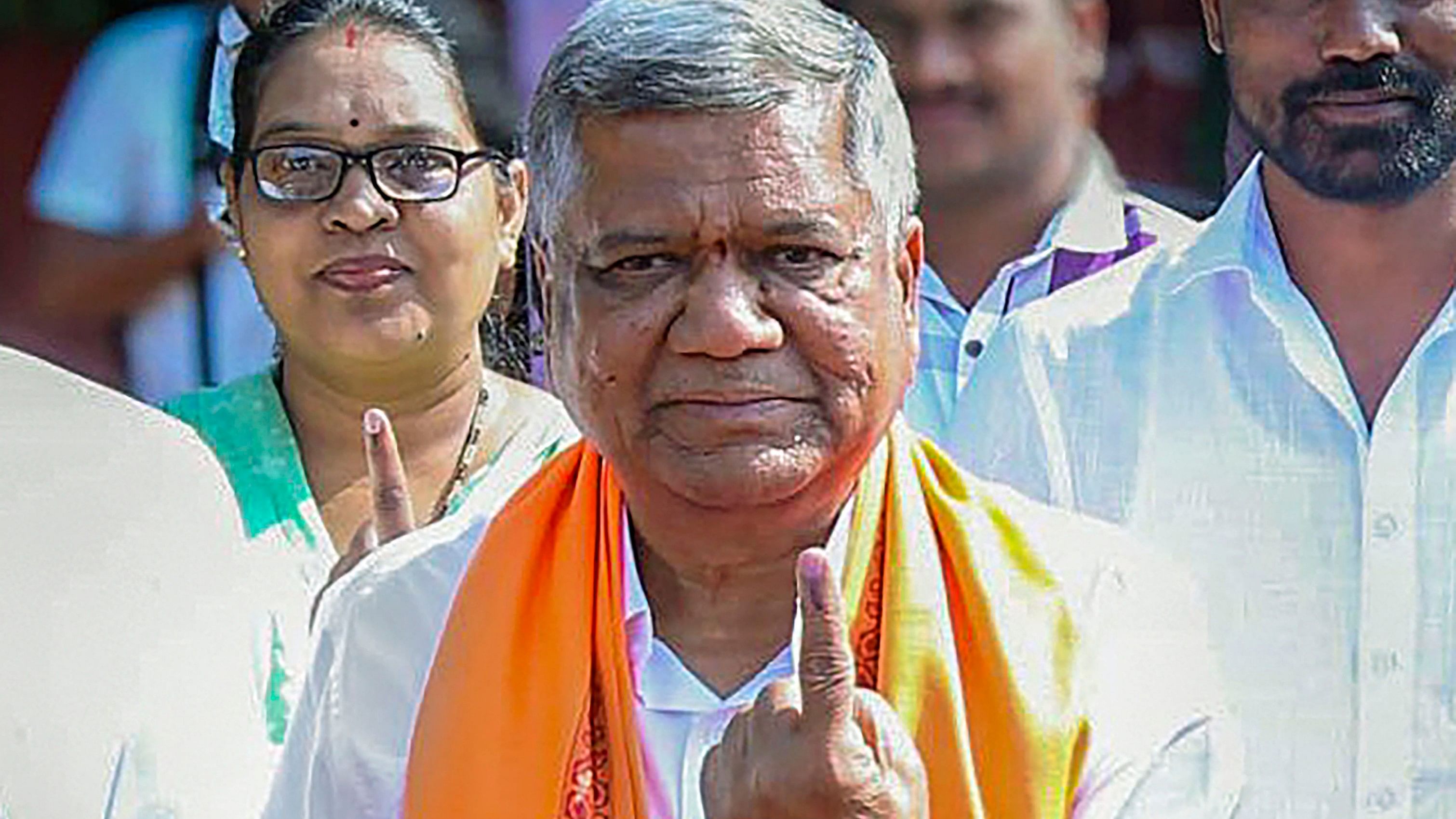 Lok Sabha Elections Political Bigwigs Cast Their Vote In Phase