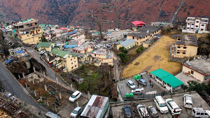 DH Evening Brief: Troops relocated after cracks appear in Joshimath Army buildings; Inflation falls to one-year low of 5.72% in Dec