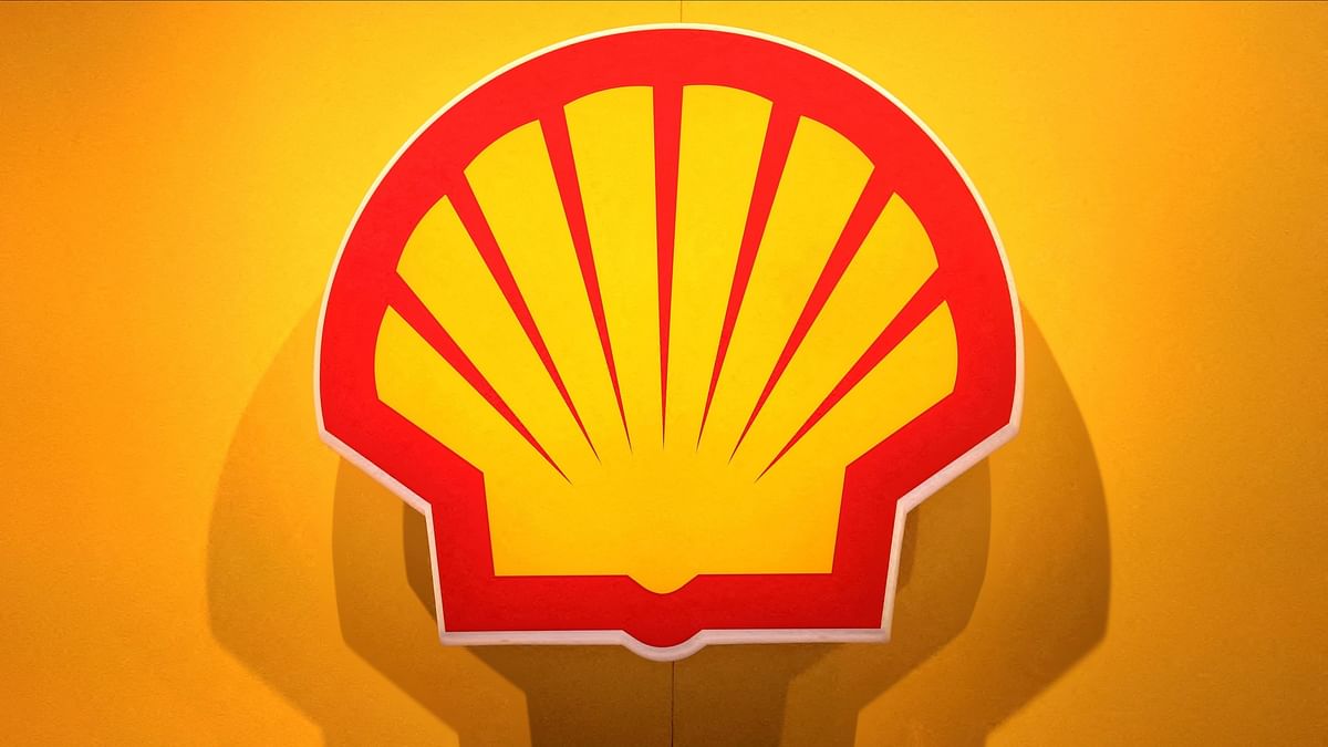 Shell taps Goldman Sachs to explore Singapore refinery sale