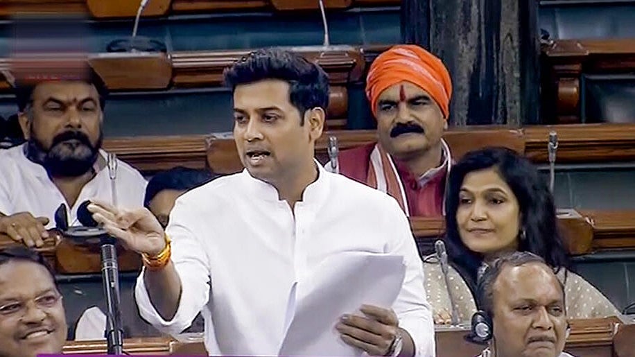 After sparring, BJP leader endorses Kalyan MP Shrikant Shinde's candidature for next LS polls - Vimarsana News