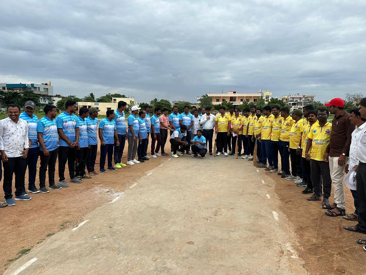 Members of the Lecturers Premier League in Sindhanur.
