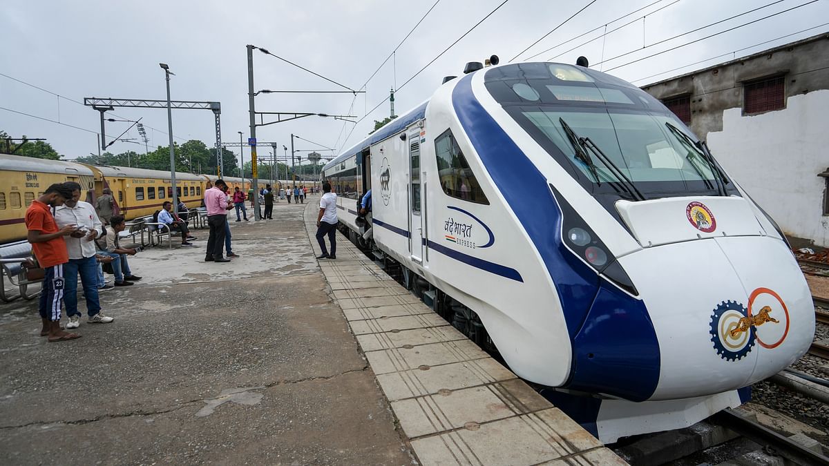 RPF launches probe into crack on Rajasthan Vande Bharat train glass panel