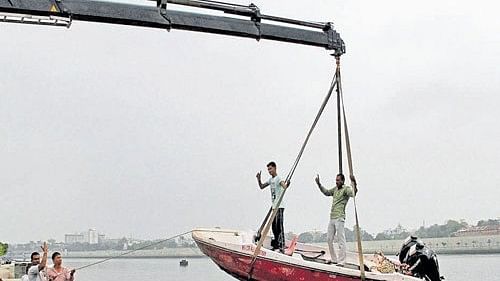 10 tourists rescued from sinking boat in Narmada river in MP temple town of Omkareshwar