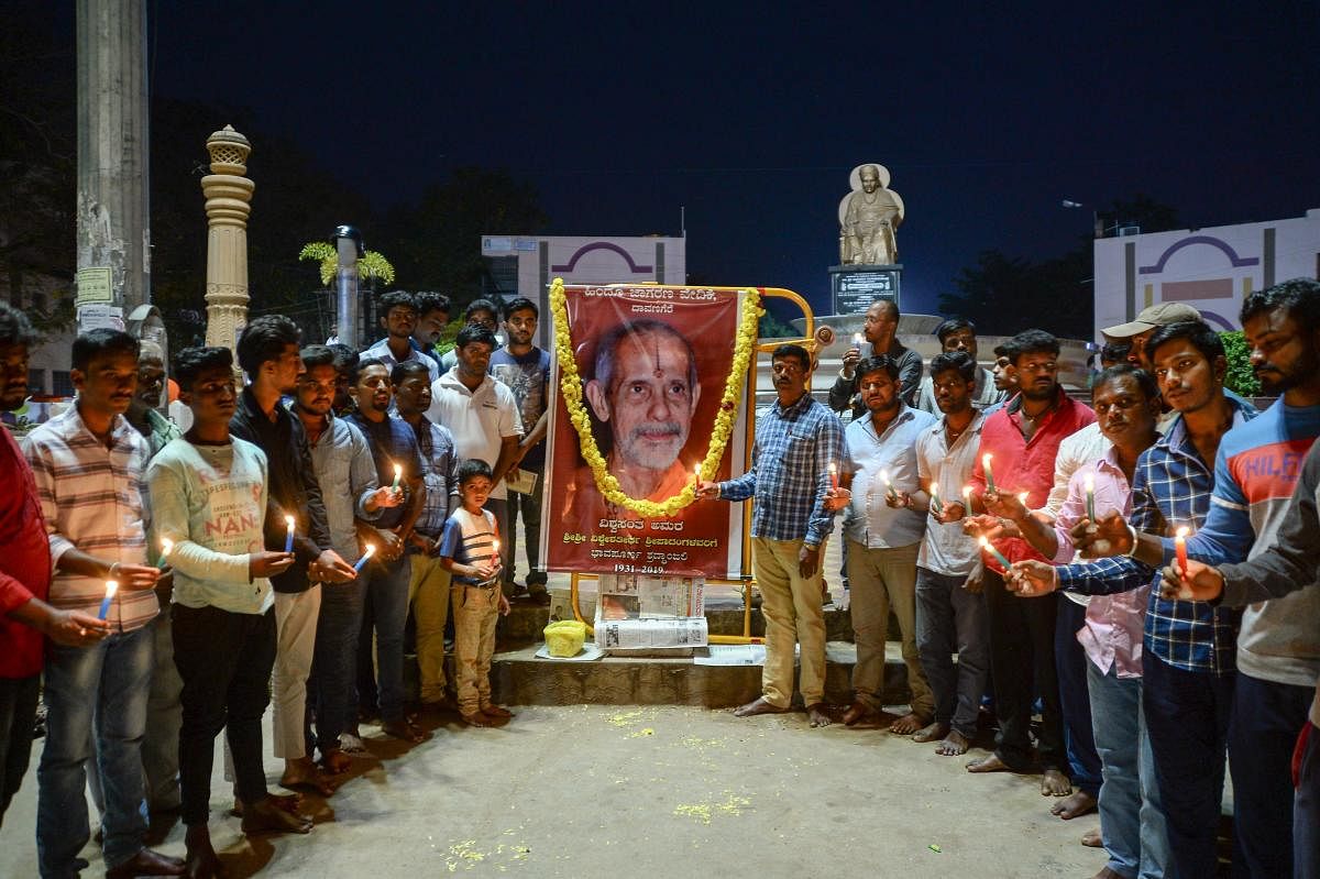 RIP Vishwesha Theertha Swami: Pejawar Mutt seer laid to rest, 3-day state mourning declared