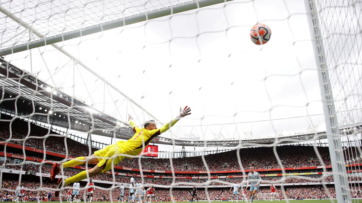Arsenal begin PL campaign with narrow 2-1 win over Nottingham Forest