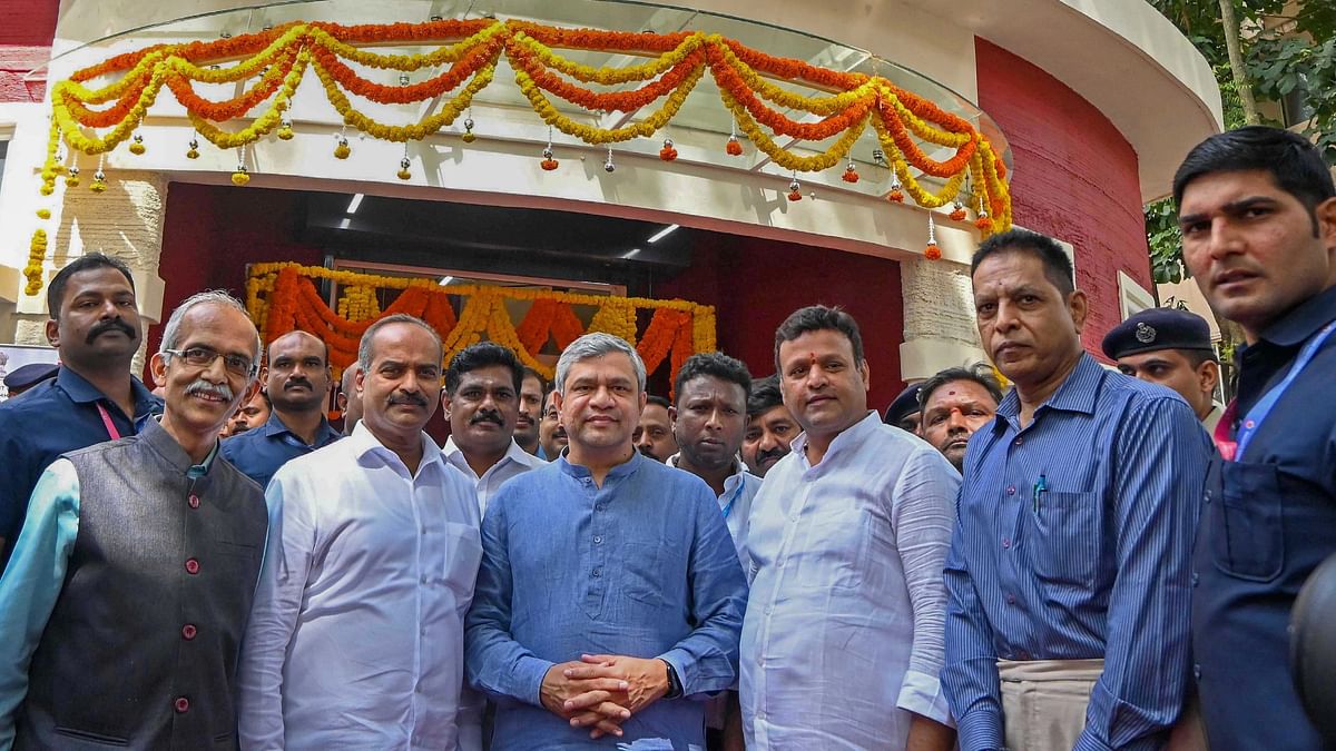 Union Minister for Railways, Communications, Electronics and Information Technology Ashwini Vaishnaw poses for a photo with BJP MP P C Mohan and others during the inauguration of India's first 3D-printed post office in Bengaluru.