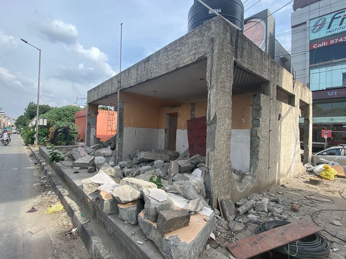 The toilets were located on the Outer Ring Road. SPECIAL ARRANGEMENT 