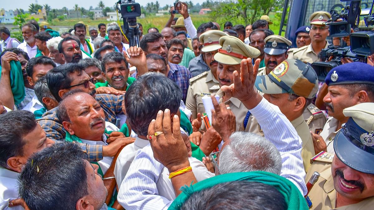 Cauvery row: Farmers detained for attempting to enter Bengaluru-Mysuru expressway