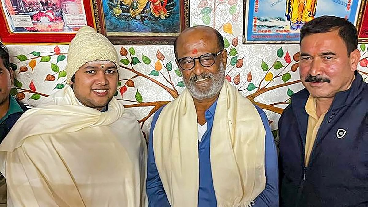 Rajinikanth visits Badrinath Temple for darshan