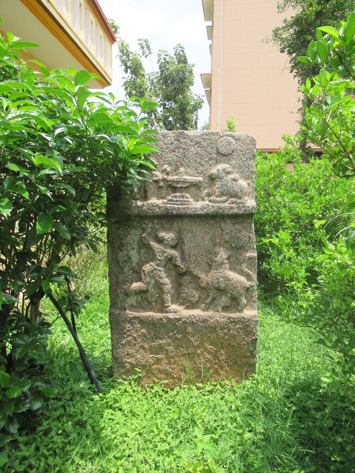 A five-foot-tall hero stone in the vicinity of the Jalamangala hill in Ramanagara district.