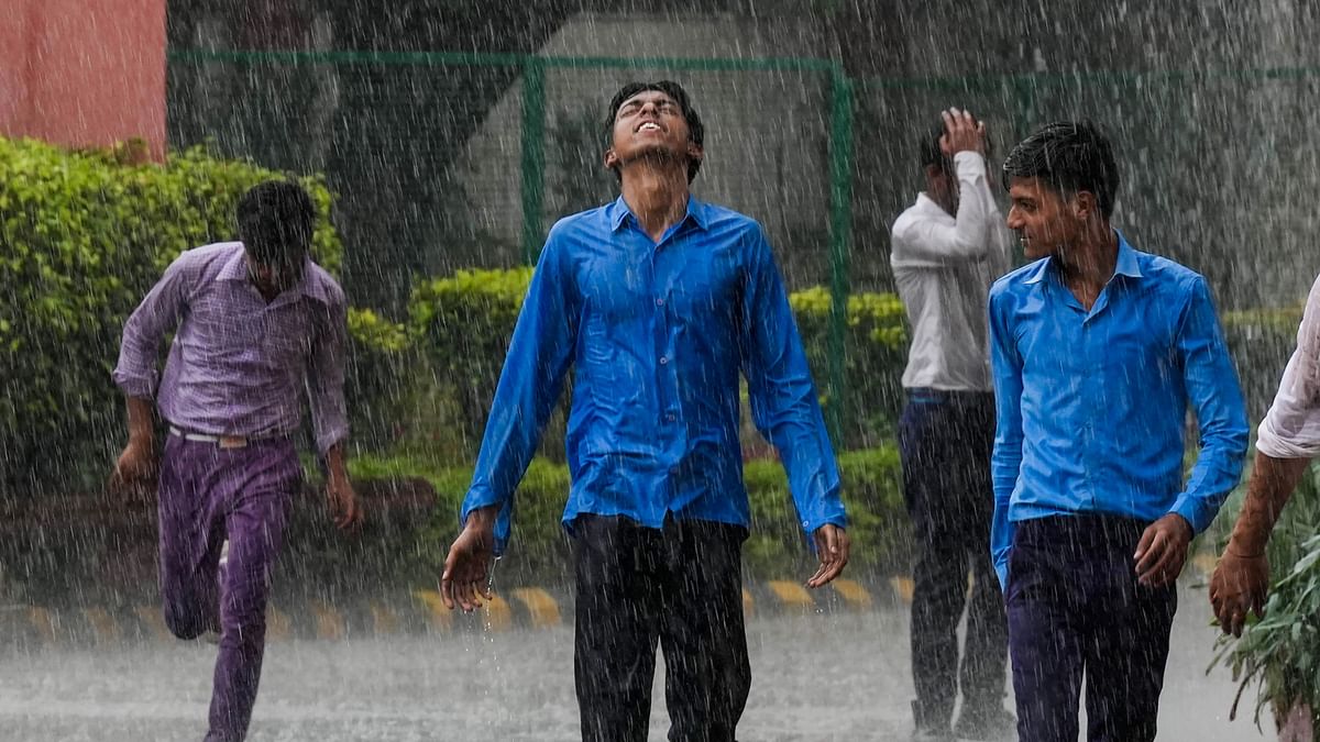 Parts of Delhi experience rain, minimum temperature dips below season's average
