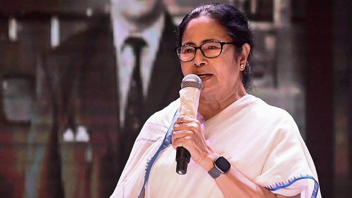 Mamata visits hospital to attend her leg, shoulder injuries