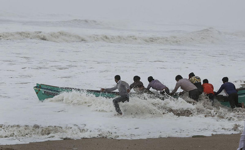 Cyclone Vayu LIVE: Vayu spares Gujarat, changes course towards Oman