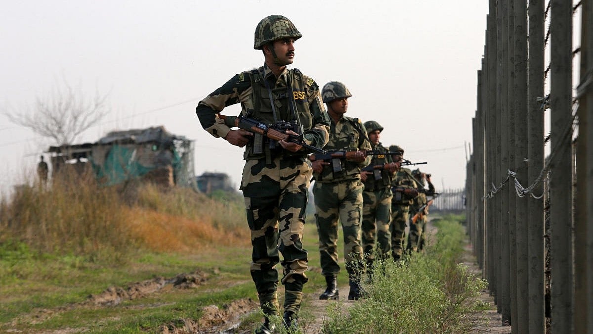 Lok Sabha Elections 2024 | Eight BSF personnel on poll duty injured after bus ferrying them rams into tree in Chhattisgarh - Vimarsana News