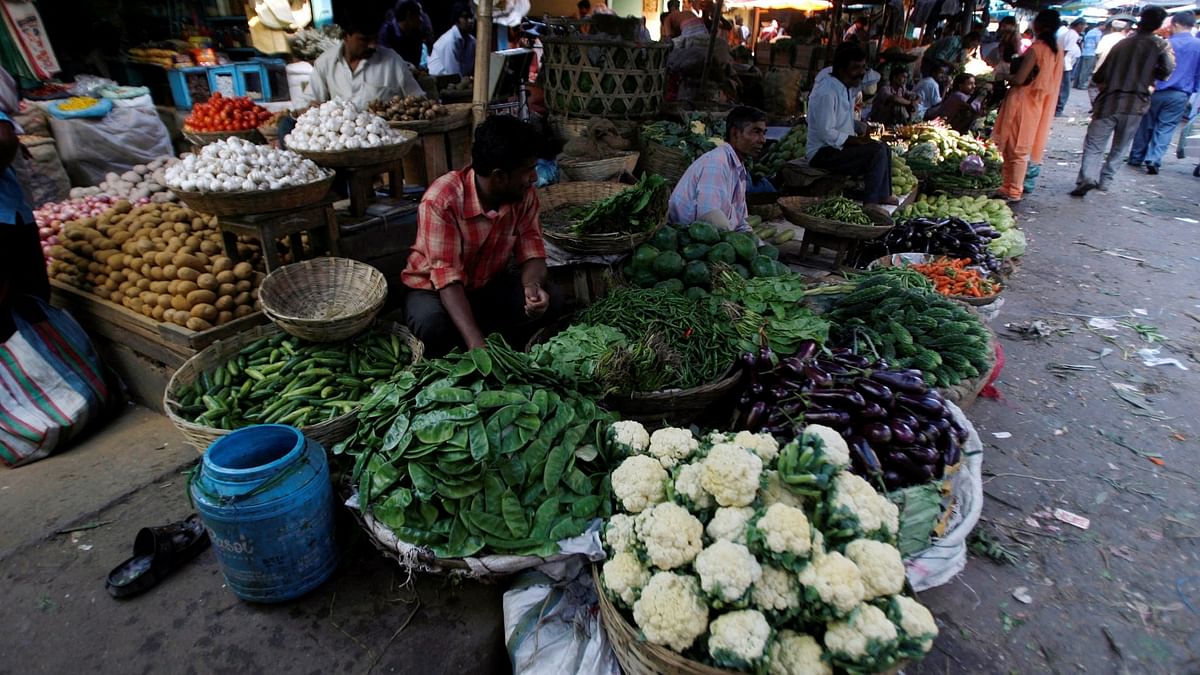 Government expects vegetable prices to cool down next month