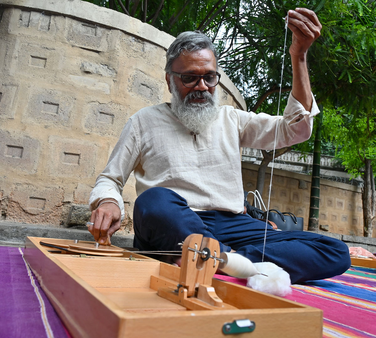 Sachidanand, an artist from Mysuru, only wears clothes made from the yarn he spins himself. 