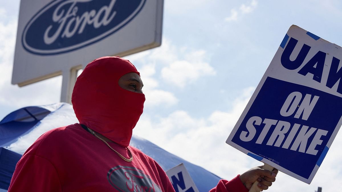 Ford says 'significant gaps' remain in UAW labor contract talks