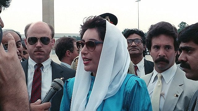 Pakistan's apex court upholds sentences of army officers for conspiring against Benazir Bhutto's 1995 government - Vimarsana News