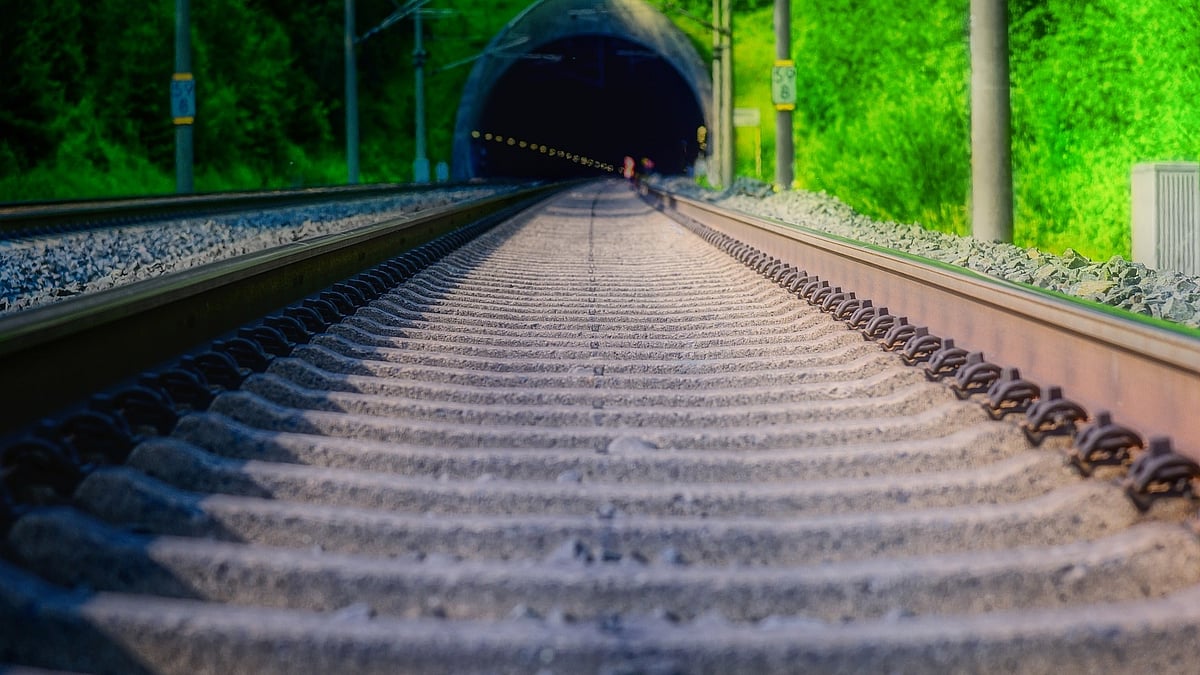 Man run over by train in UP while crossing track - Vimarsana News