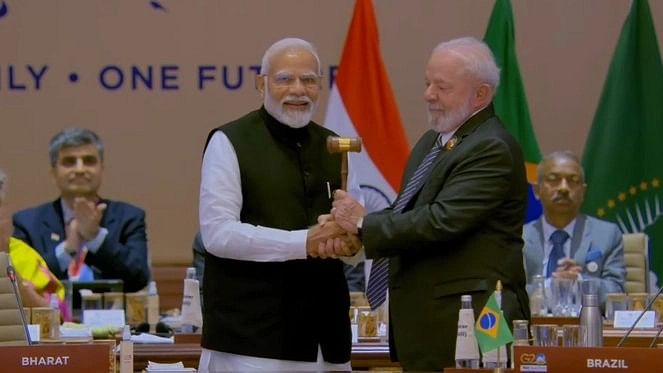 PM Modi hands over G20 ceremonial gavel to Brazilian President Lula