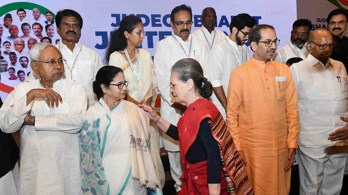  Congress leader Sonia Gandhi, Bihar CM Nitish Kumar, West Bengal CM and TMC chief Mamata Banerjee, Shiv Sena (UBT) chief Uddhav Thackeray, NCP chief Sharad Pawar and other opposition leaders during the Indian National Developmental Inclusive Alliance (INDIA) meeting, in Mumbai, Friday, Sept. 1, 2023. 