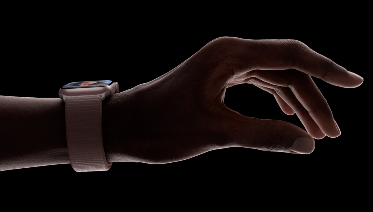 Apple Watch Series 9 and Watch Ultra 2 support double tap gesture