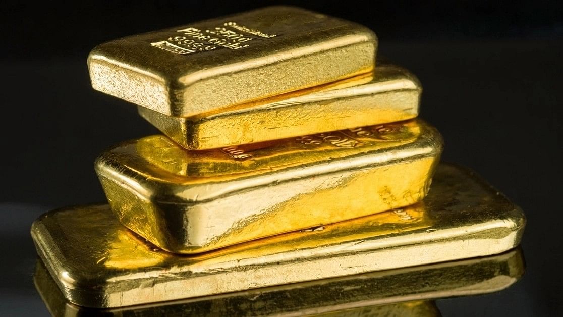 Safe-haven demand sets gold for third weekly gain on Mideast tensions