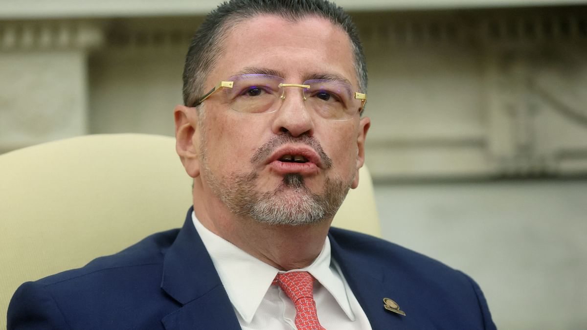 Costa Rica President to visit Panama amid migration crisis