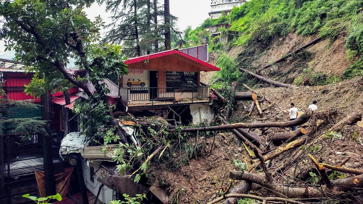 Sinking of land, collapse of houses continuing in Shimla's Rampur, residents demand relocation
