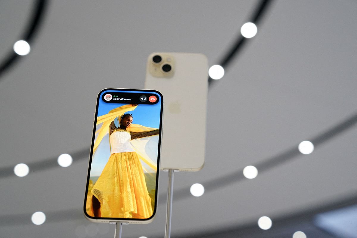 FILE PHOTO: New iPhone 15 and iPhone 15 Plus are displayed during the 'Wonderlust' event at the company's headquarters in Cupertino, California, U.S. September 12, 2023. 