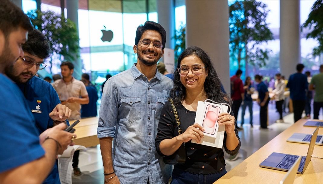 iPhone 15 customers at Apple BKC Store, Mumbai.