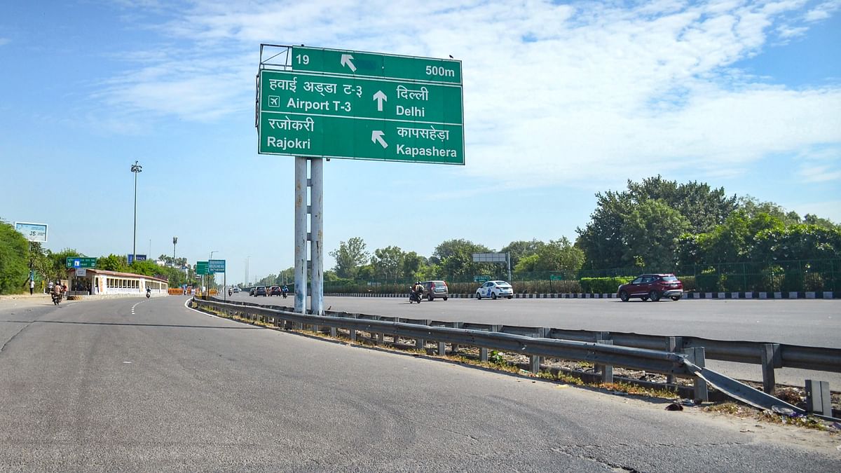 Delhi-Gurugram Expressway  looks empty due  to restricted traffic  in Gurugram.