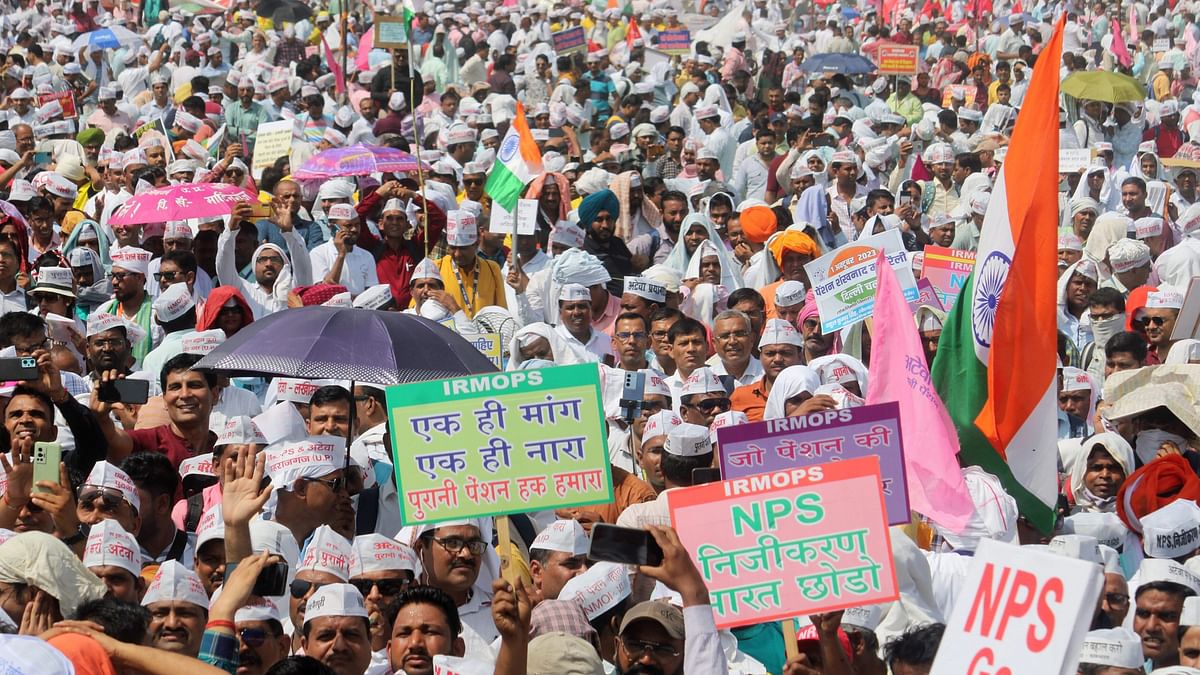 Thousands of govt employees gather at Ramlila Maidan to demand restoration of Old Pension Scheme