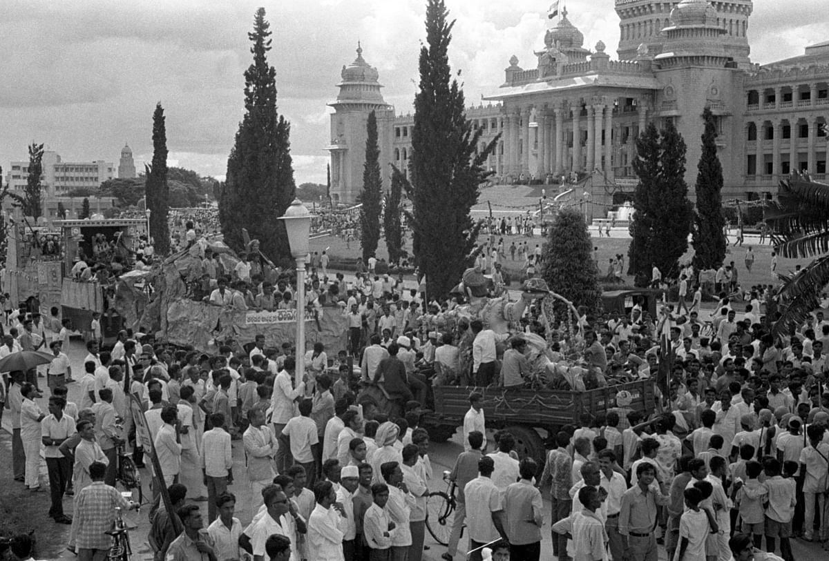 People celebrate Karnataka Rajyotsava outside the Vidhana Soudha in 1973. 
