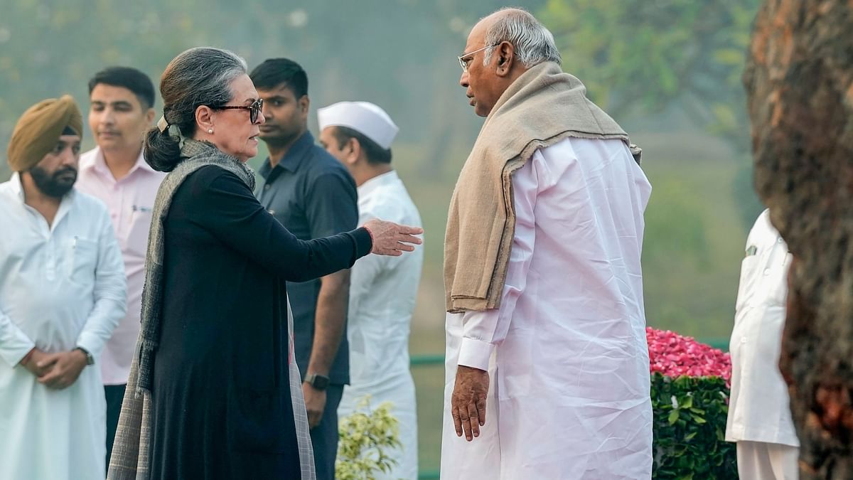 Mallikarjun Kharge interacts with Sonia Gandhi at Shakti Sthal in New Delhi.