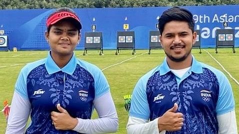 Deotale, Jyothi enter final of compound mixed team event