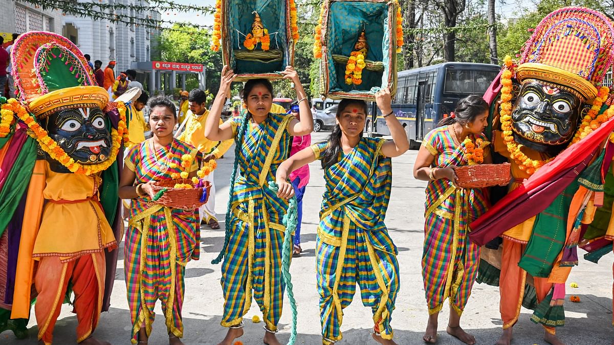 Troupes depict Karnataka’s heritage during Jamboo Savari procession