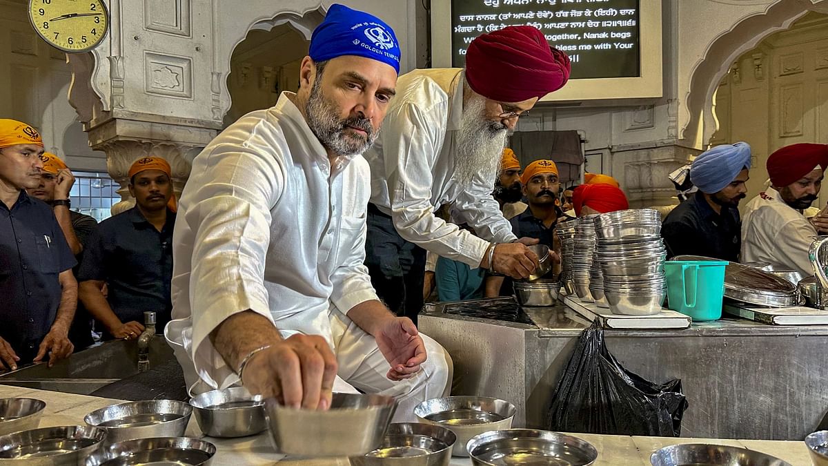 Rahul visits Golden Temple; washes devotees' water bowls, cleans grille as part of 'seva'