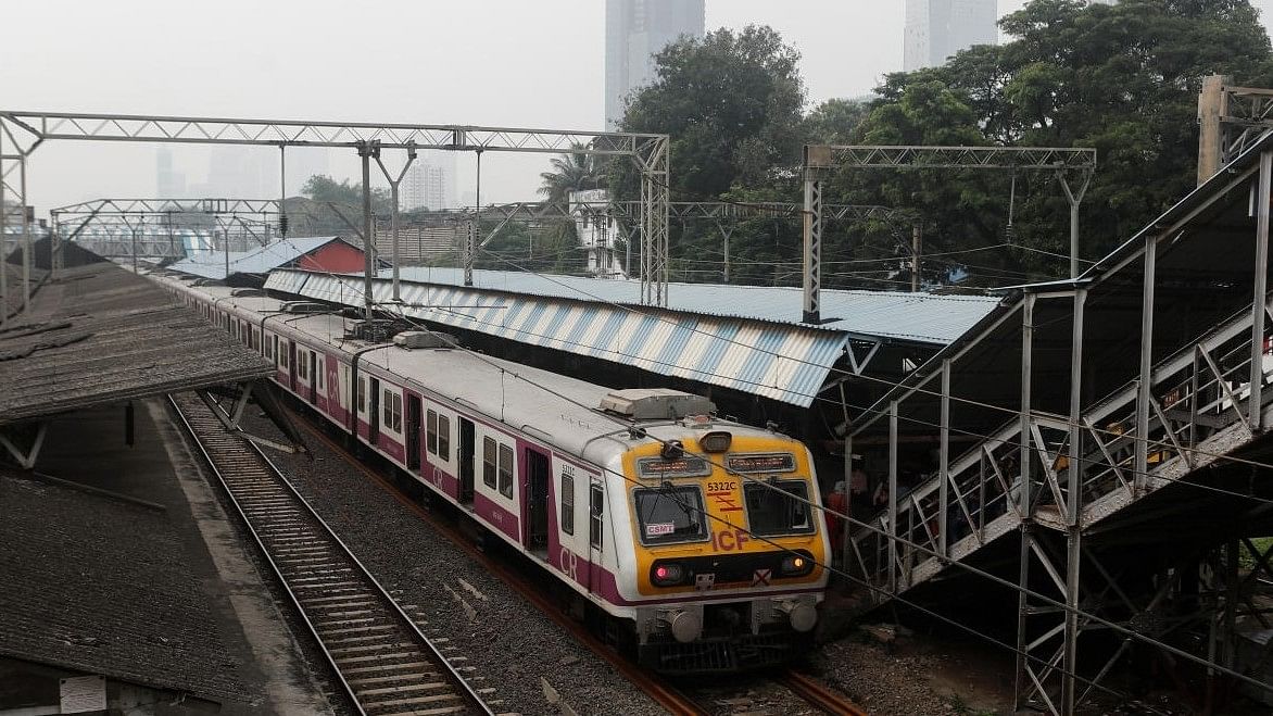 Western Railway's suburban local train uncouples in Mumbai; none hurt