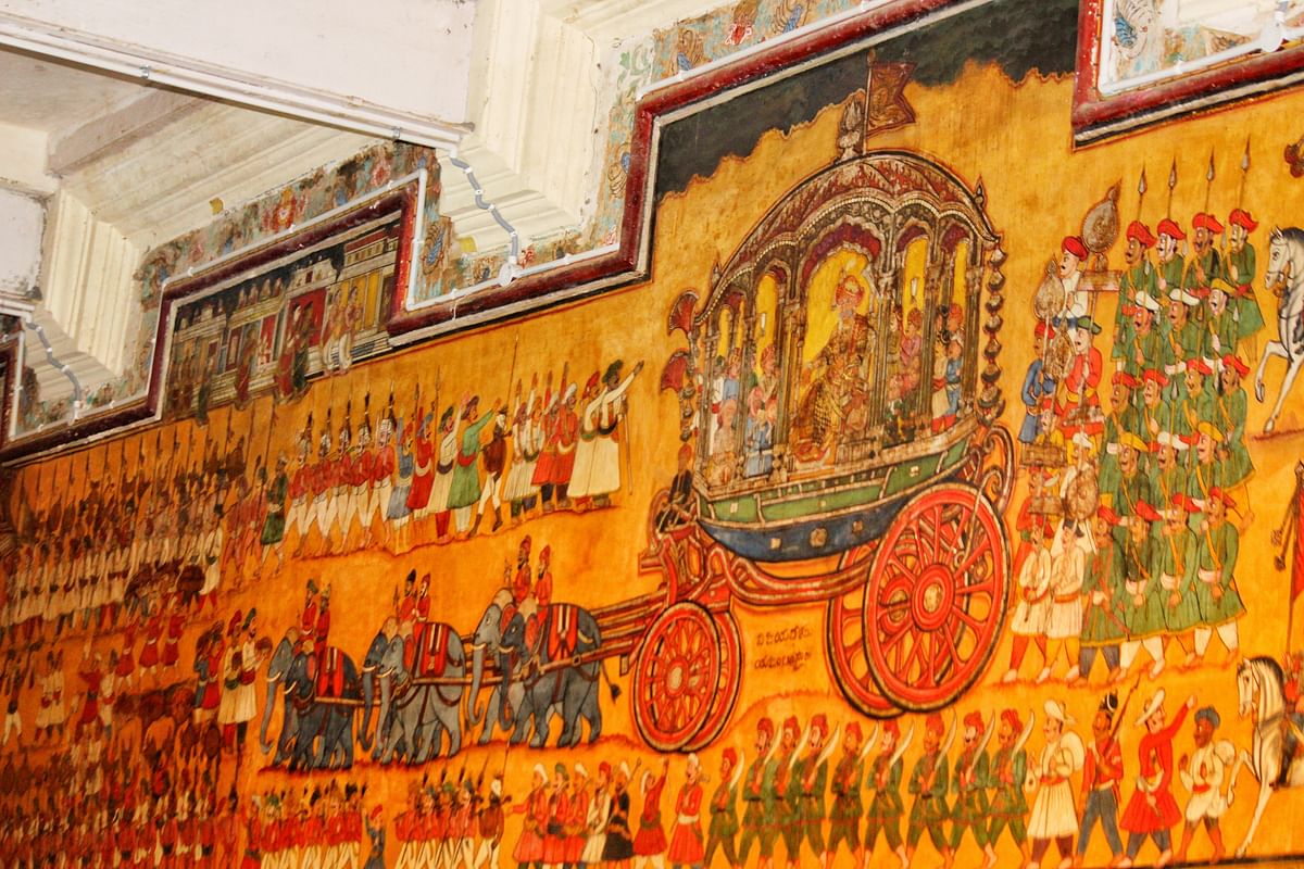 Mummadi Krishnaraja Wadiyar presiding over the Mysuru Dasara procession depicted in a mural on a wall in Jaganmohan Palace. Photos by Shreeja M P Raju