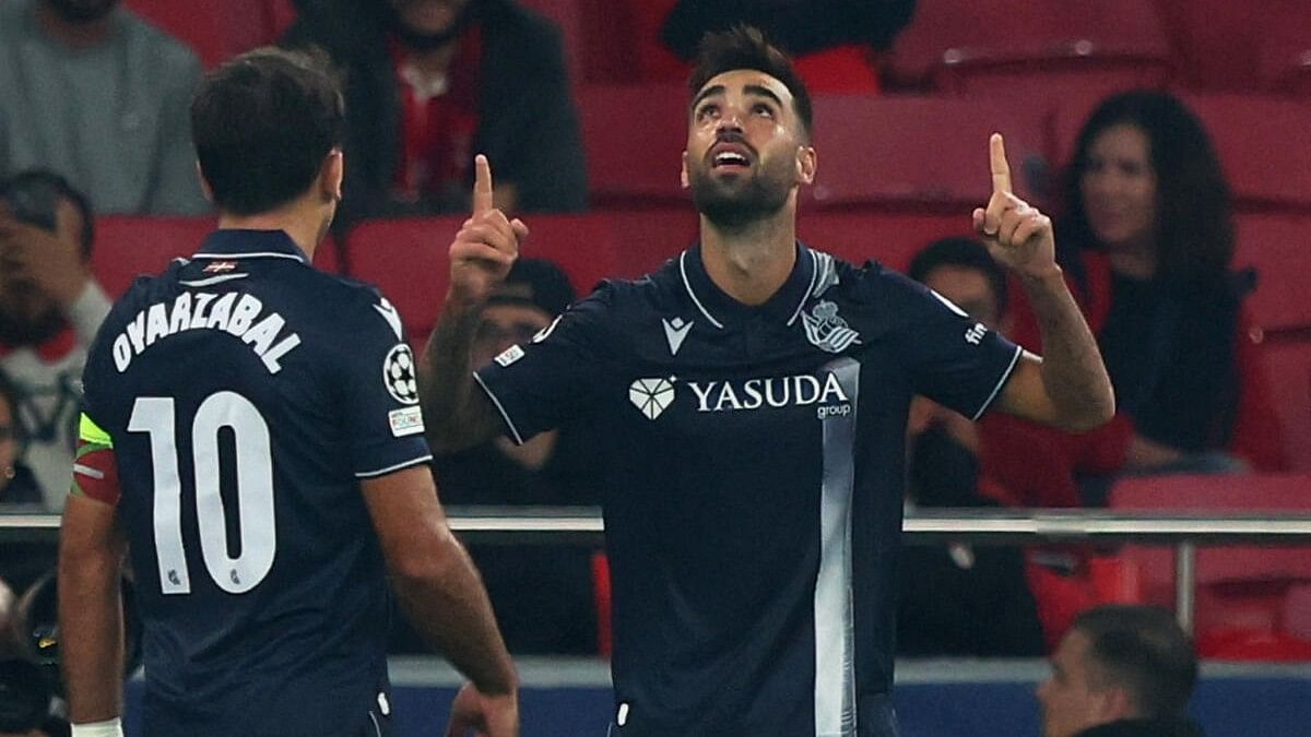 Real Sociedad beat Benfica to go top of Champions league Group D