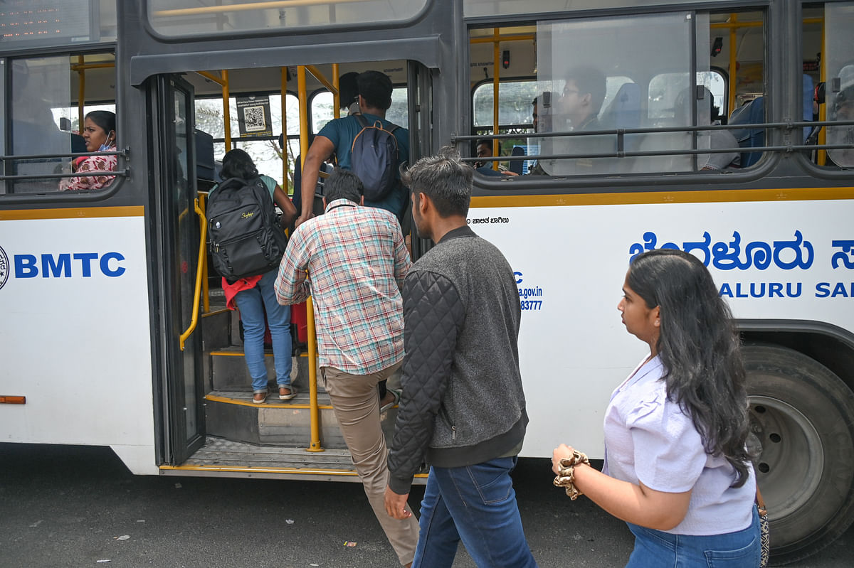 A BMTC bus connecting the Baiyappanahalli metro station to the Whitefield (Kadugodi) and KR Pura metro line. 