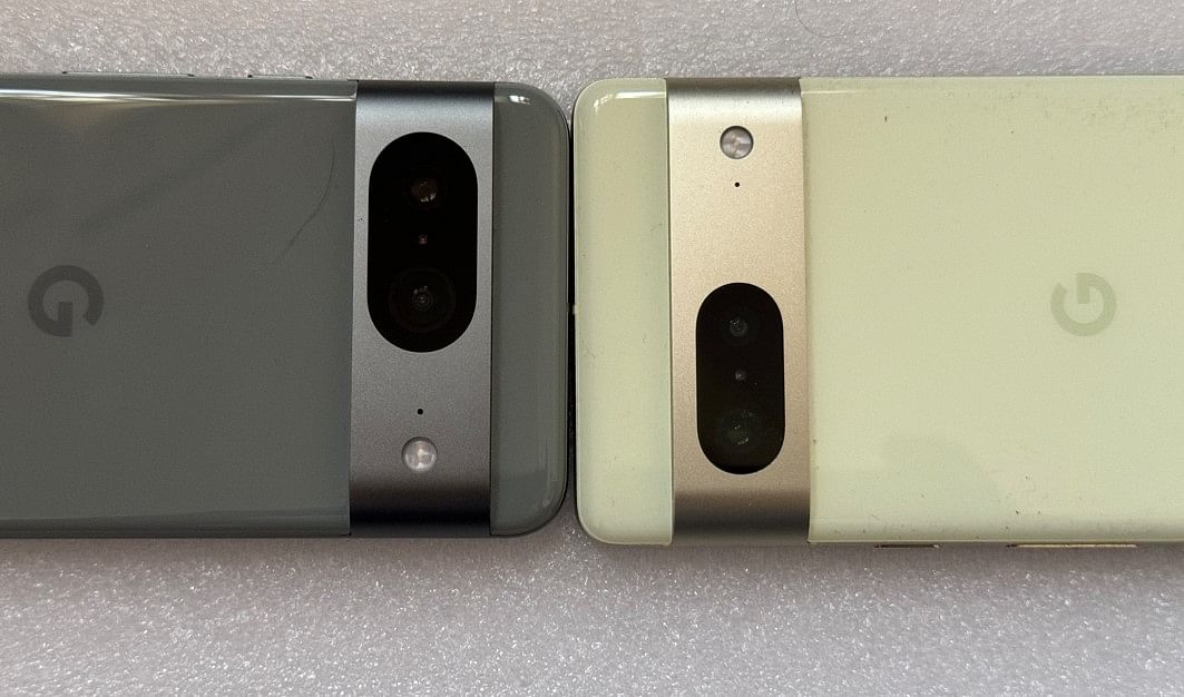 Google Pixel 8 (left) and the Pixel 7 (right).