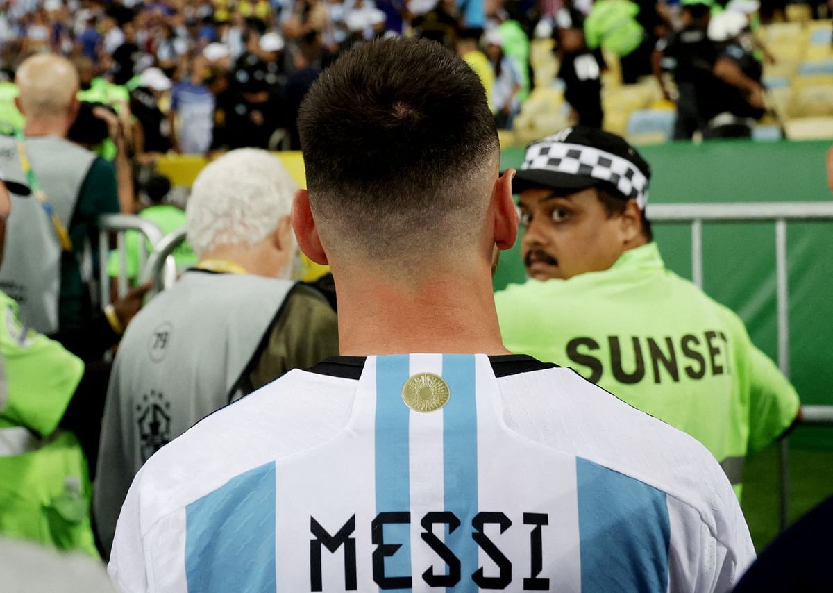 Soccer Football - World Cup - South American Qualifiers - Brazil v Argentina - Estadio Maracana, Rio de Janeiro, Brazil - November 21, 2023 Argentina's Lionel Messi looks in the stands after fans clashing with security staff cause a delay to the start of the match 