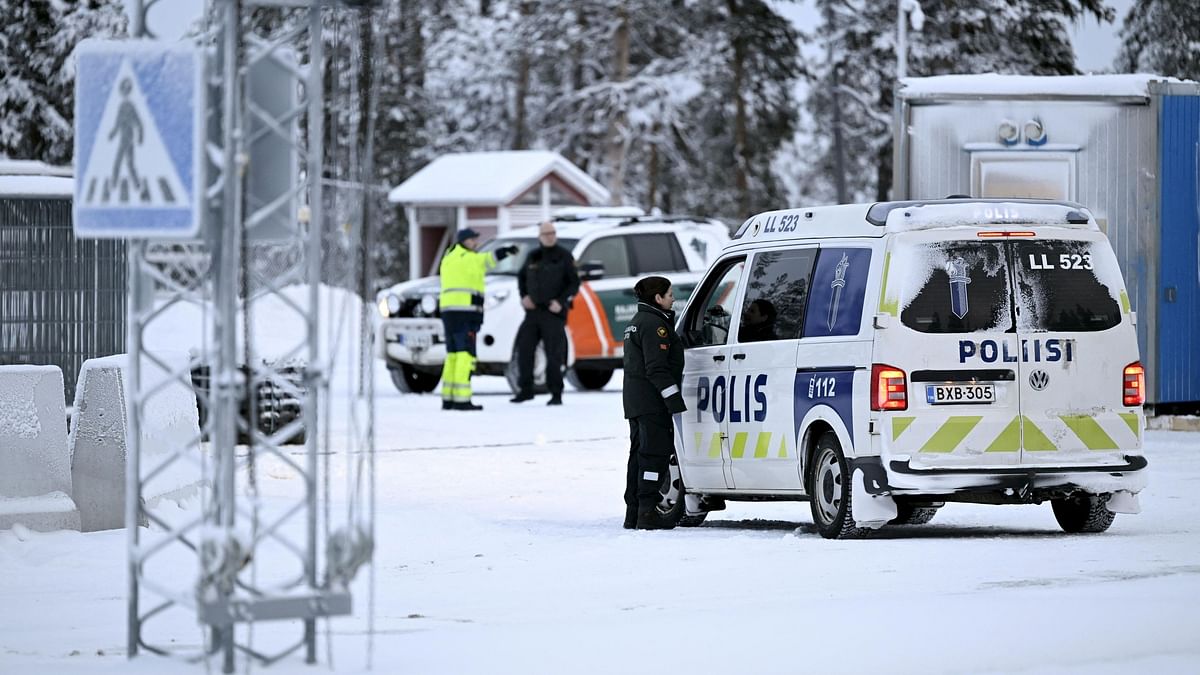 Finland shuts all passenger border crossings with Russia but one