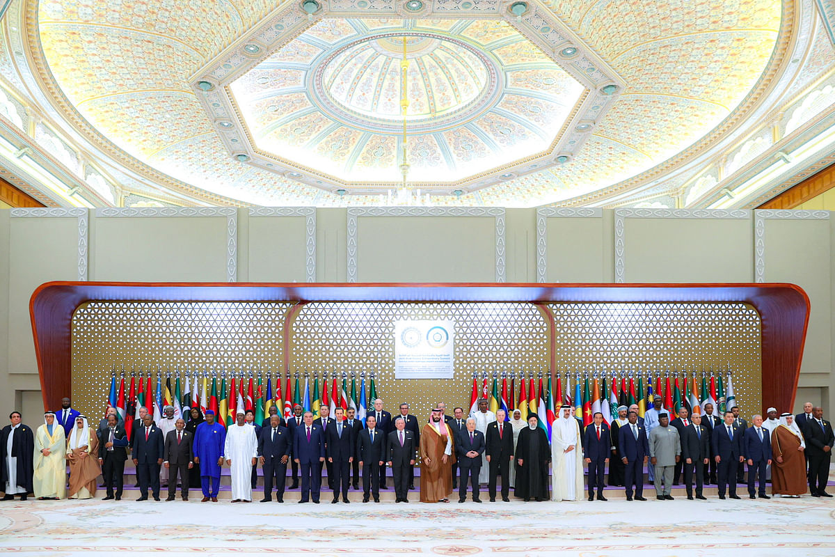 Country leaders pose for a picture during the special Arab leaders' summit to discuss the ongoing conflict between Israel and the Palestinian militant group Hamas in Gaza, in Riyadh, Saudi Arabia, November 11, 2023.  