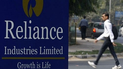 Reliance returns to oil indexation for KG gas, seeks buyers for 4 million standard cubic meters per day of gas - Vimarsana News