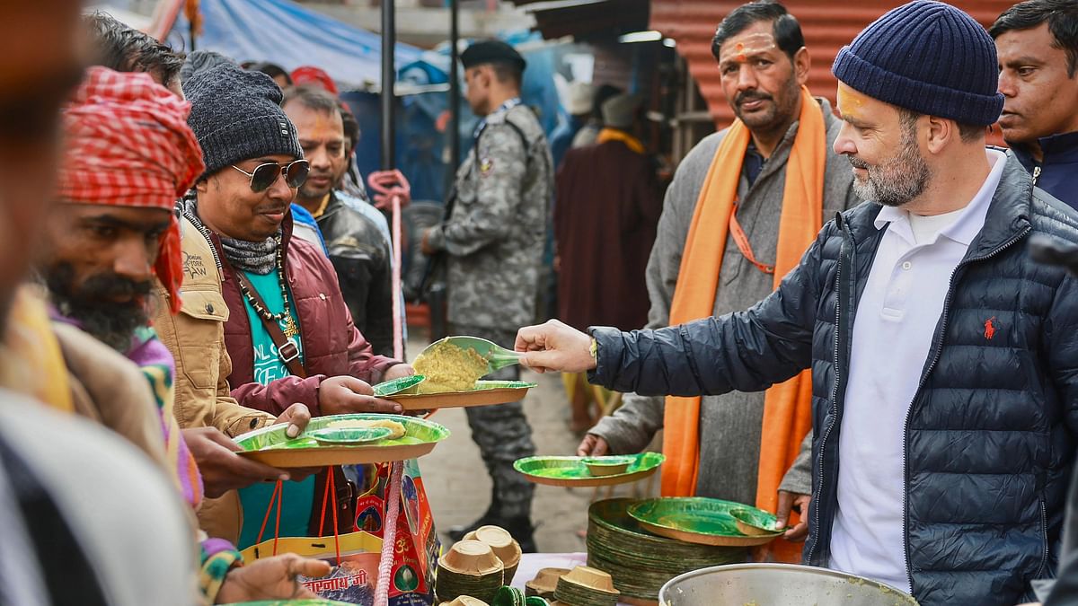 Rahul Gandhi serves food to devotees at 'bhandara' in Kedarnath
