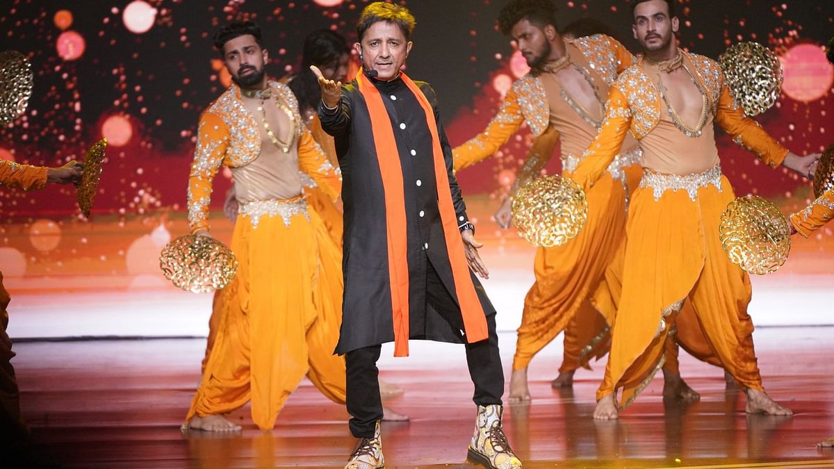 Sukhwinder Singh performs at the 54th IFFI opening ceremony in Goa.