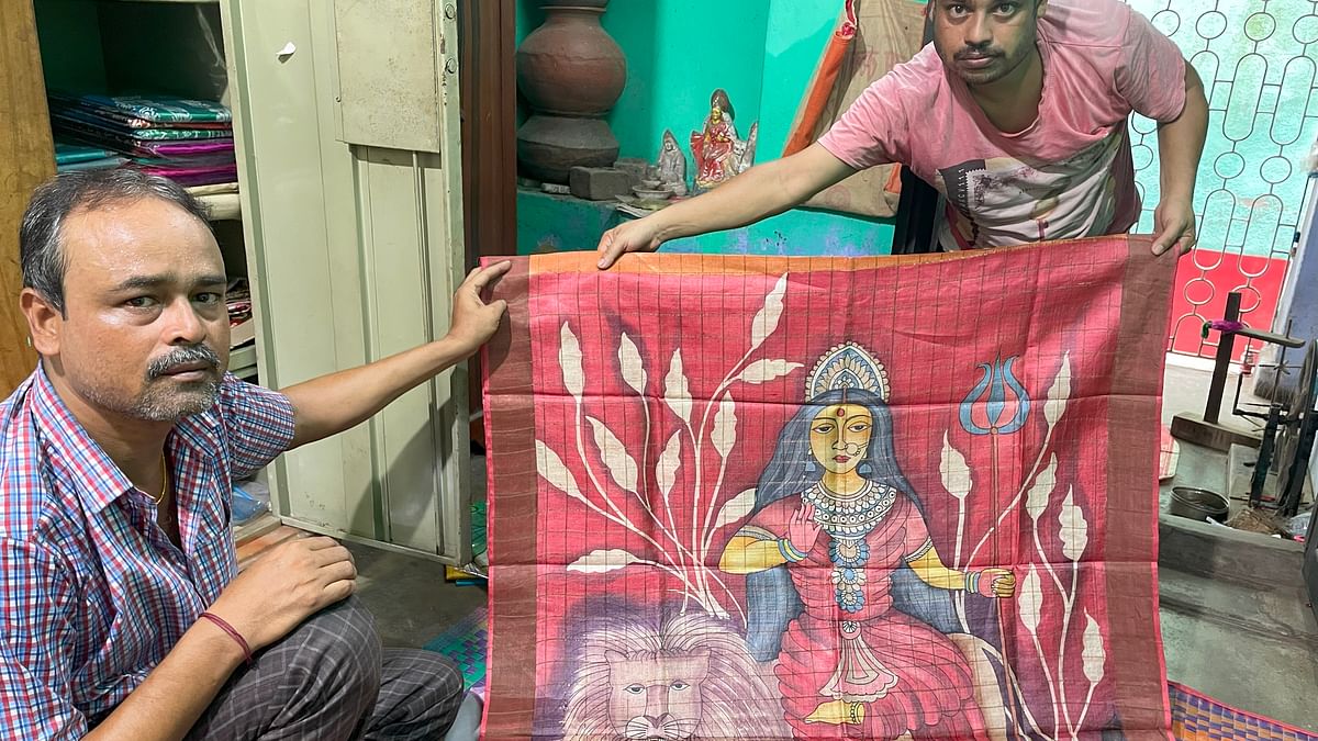 Unfolding Bishnupur’s silk saris